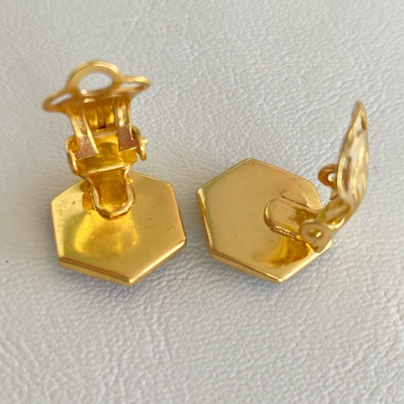 Vintage Damascene Toledo Gold & Black Hexagonal Clip-On Earrings - Picture 4 of 4